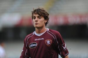 Gustavo dice addio al calcio: l’ex attaccante della Salernitana annuncia il ritiro