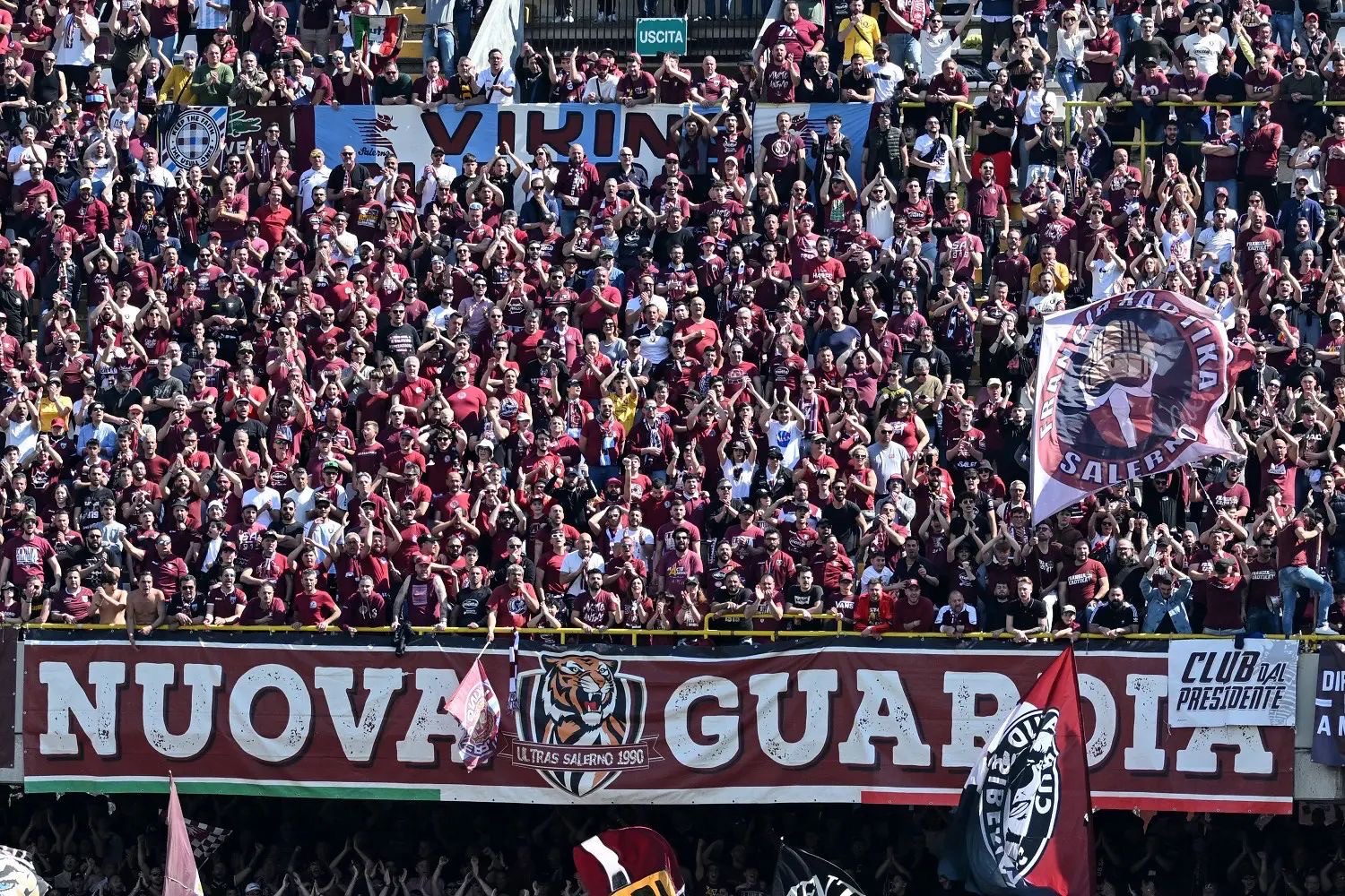 Salernitana, multa da 800 euro per lancio di una bottiglietta in campo