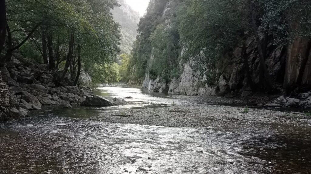 Fiume Mingardo, viaggio nella valle che “ispirò Dante”, tra fascino e leggenda