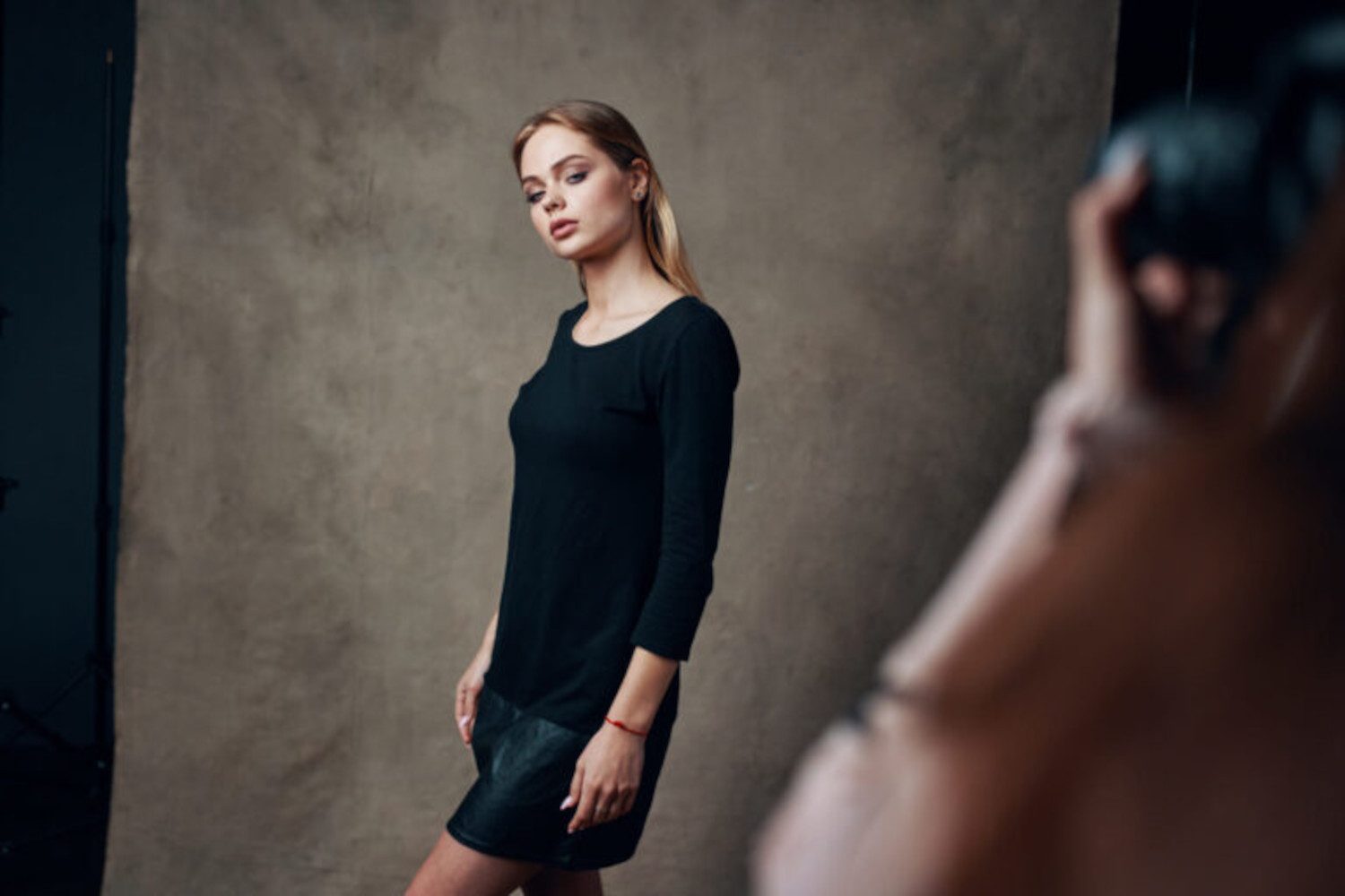 Il ritorno del minimalismo, la moda si spoglia dell’eccesso