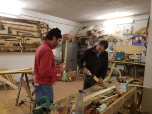 Pisciotta, dove il mare parla in legno: la storia del maestro d’ascia Giovanni Cammarano