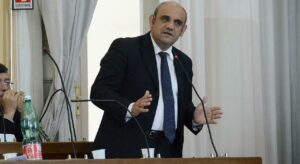 Santa Marina, chiesto rinvio a giudizio Giovanni Fortunato. L’opposizione: «La maggioranza si dimetta»