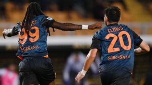 Anguissa trascina il Napoli: vittoria di carattere a Lecce e primo posto momentaneo