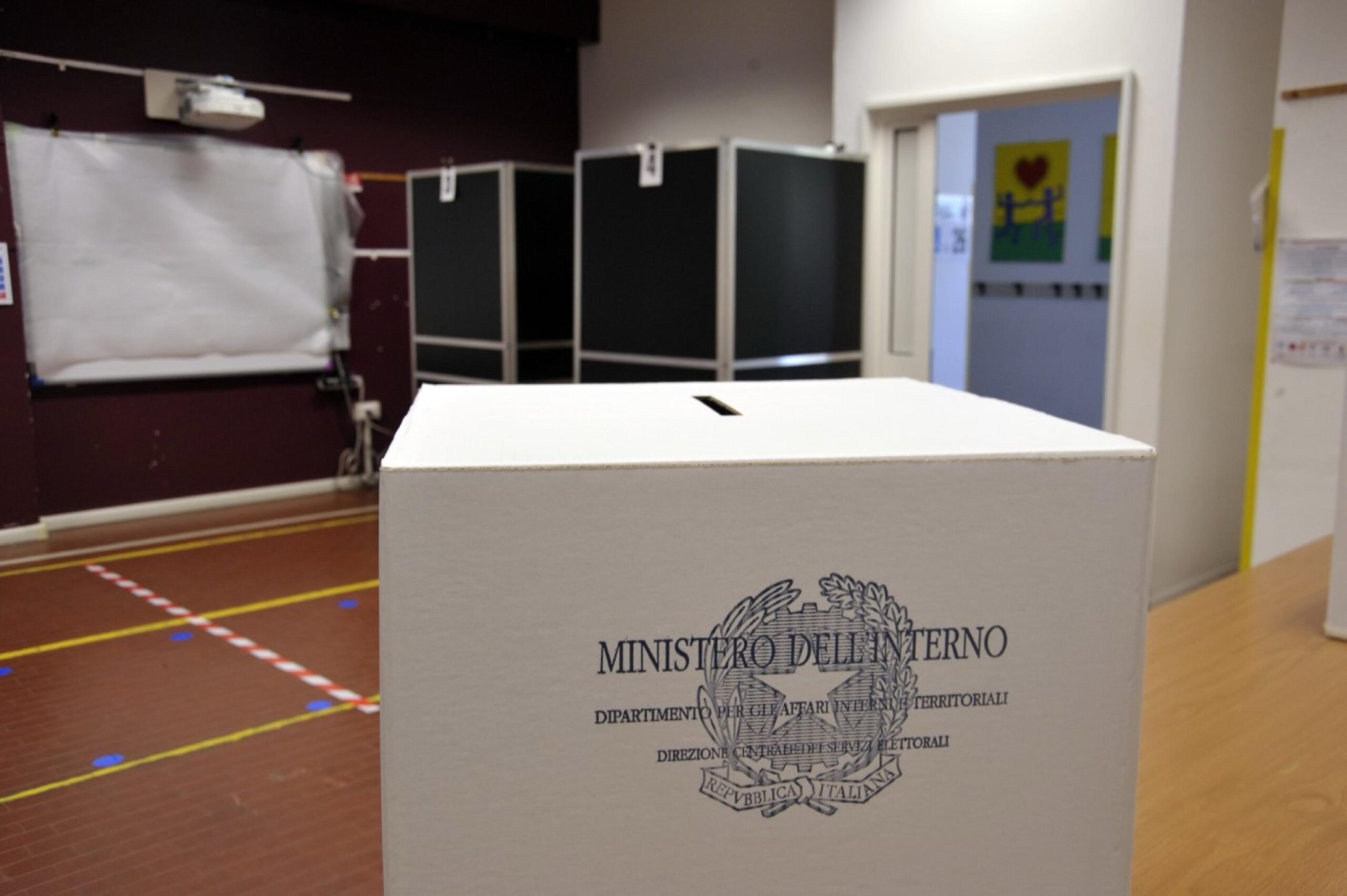 Politica in saldo: alleanze, promesse e la grande fuga degli elettori