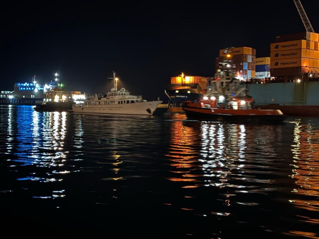 Incendio su yacht al largo di Agropoli: completate le operazioni di salvataggio