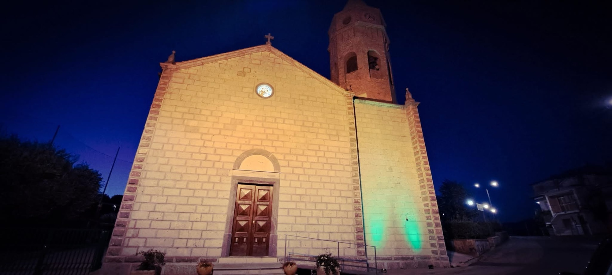 Castel Ruggero, la chiesa si illumina di verde per la Giornata Mondiale della Salute Mentale