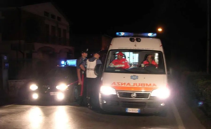 Capaccio Paestum, scontro frontale nella notte: muore una donna