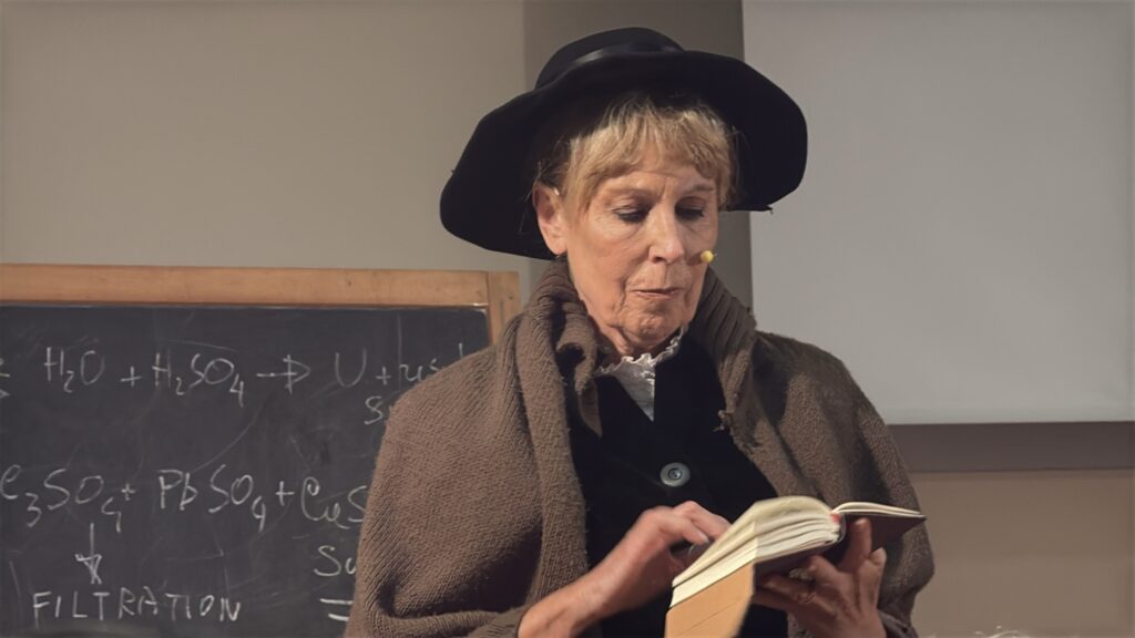 Il genio di Marie Curie a Morigerati: il monologo con Valeria De Venezia incanta il pubblico