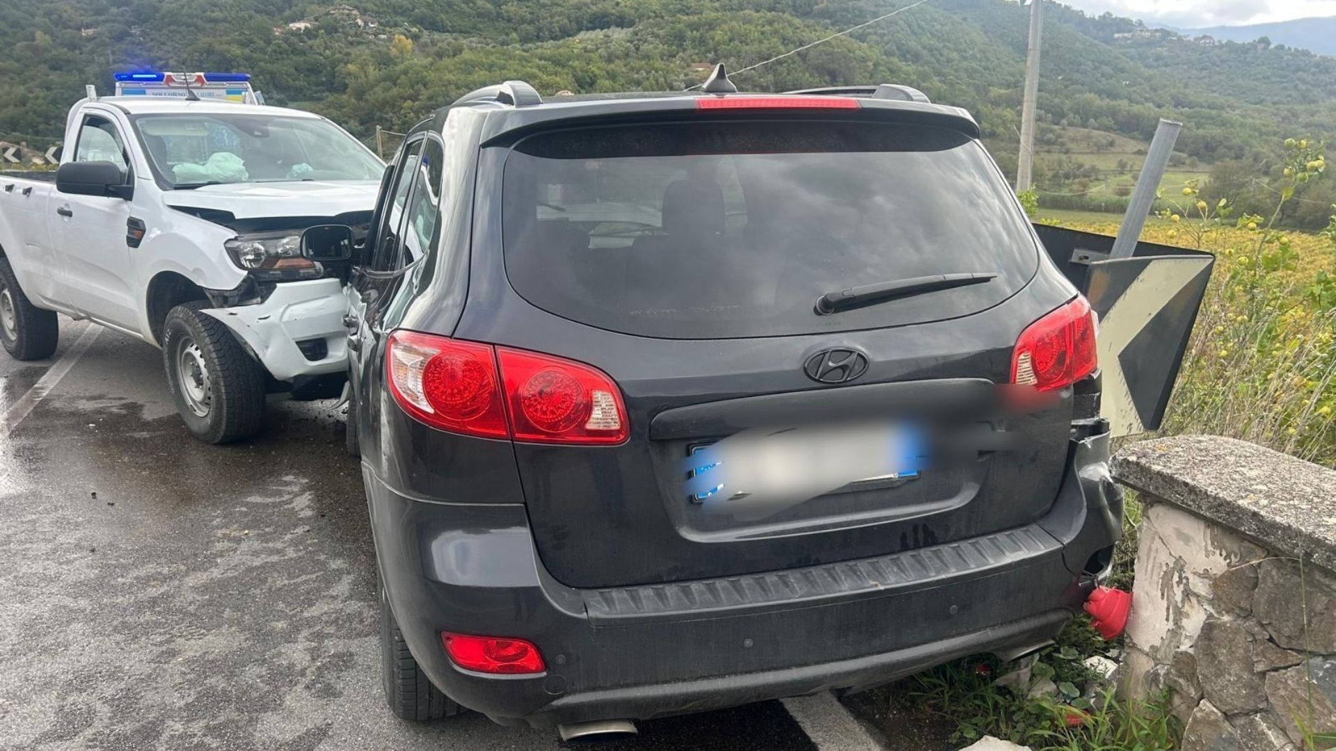 Paura sulla Via del Mare, scontro tra due auto: due i feriti