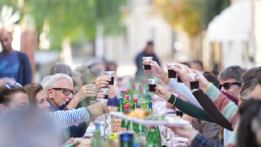 Dieta mediterranea, a Pollica si festeggiano 15 anni di patrimonio Unesco: una tavolata lunga 500 posti