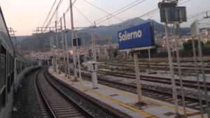 Riapre la linea ferroviaria Napoli-Salerno: «Si riparte il 31 ottobre»