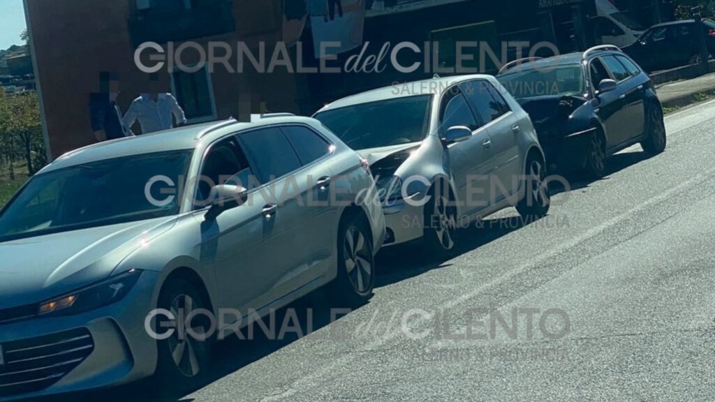 Tamponamento a Velina, tre auto coinvolte