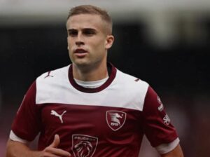 Scontro di gioco all’Arechi: trauma cranico per Luca Villa, il difensore resta in osservazione al Ruggi