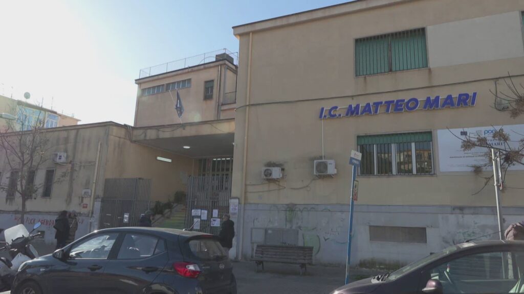 Salerno, chiusura prolungata della scuola “Matteo Mari”. Fratelli d’Italia: «Negligenza inaccettabile»