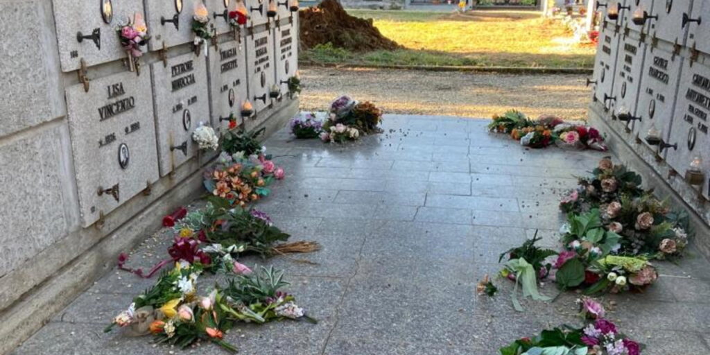 Eboli, ladri al cimitero: rubati fiori, statue e oggetti dalle tombe