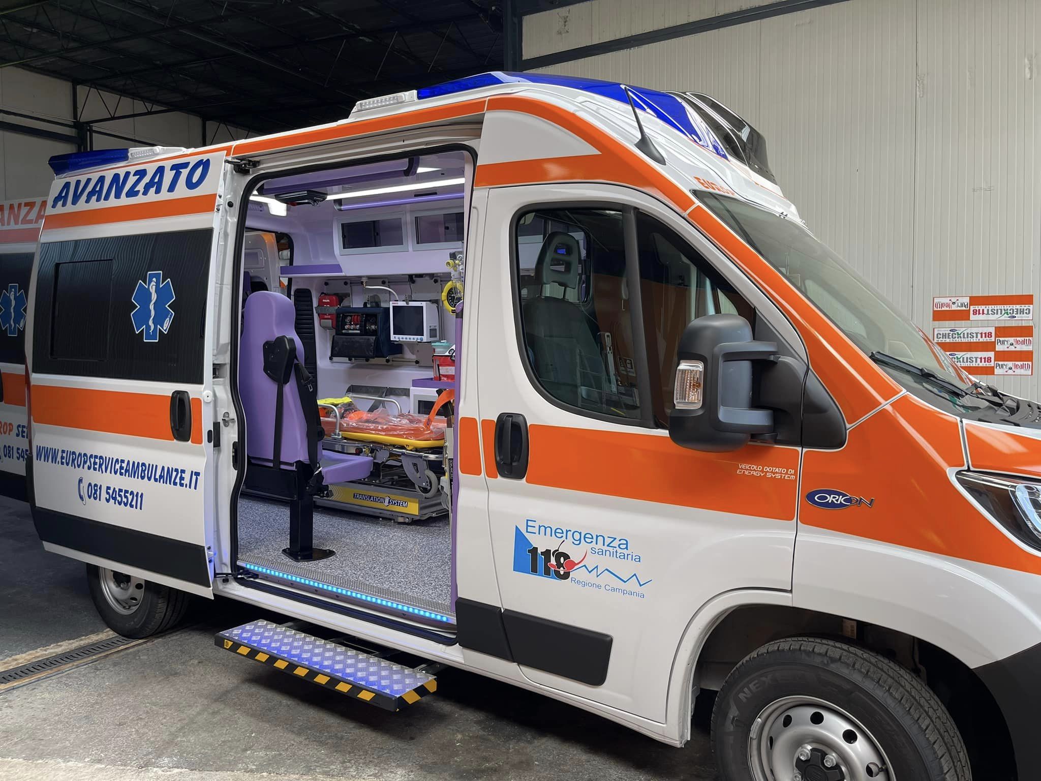 Salerno, colpisce moglie con martello e stampella: poi tenta di strangolarla. Arrestato