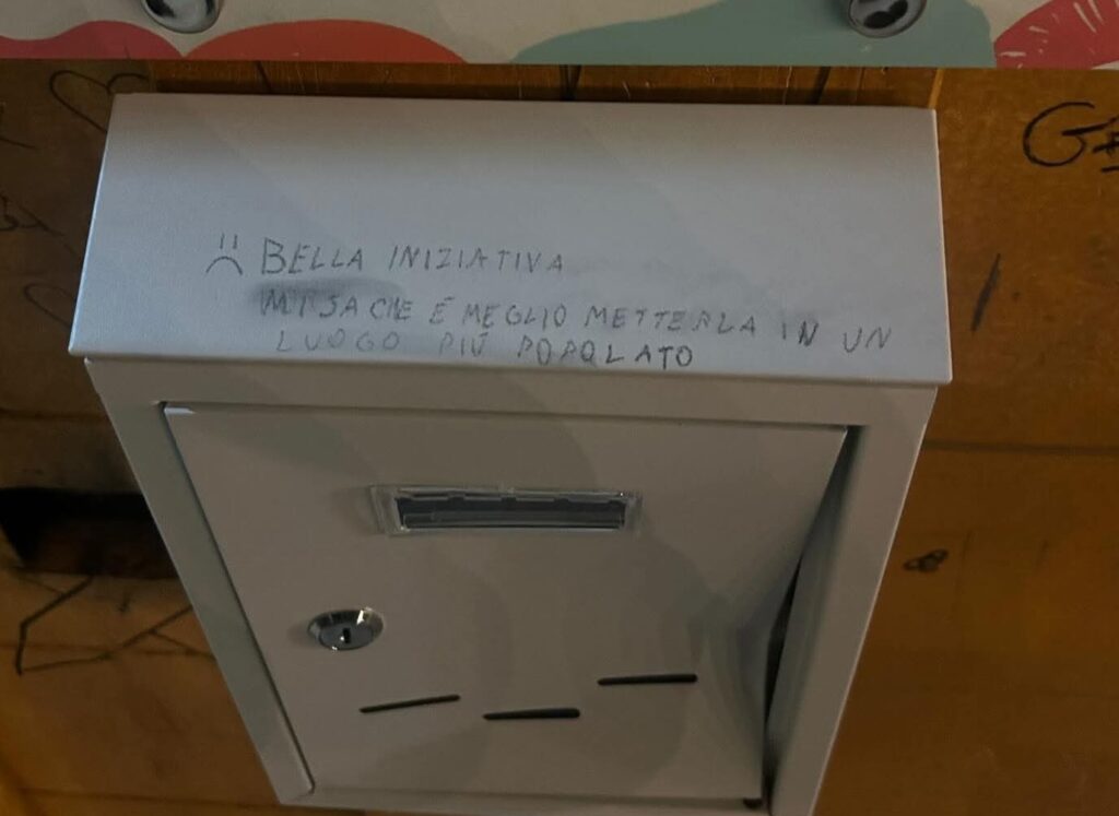 Sala Consilina, vandalizzata la cassetta dell’ascolto: colpito il progetto di supporto psicologico anonimo