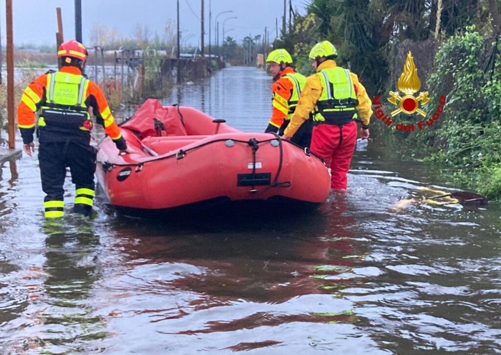 Maltempo in Campania, oltre 250 gli interventi dei pompieri