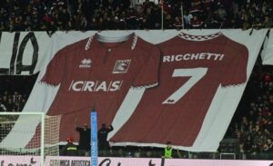 Salernitana-Crotone, la Curva Sud Siberiano ricorda Carlo Ricchetti
