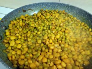 Curcuma fresca e cicerchie: il contorno dal sapore antico che conquista la cucina moderna