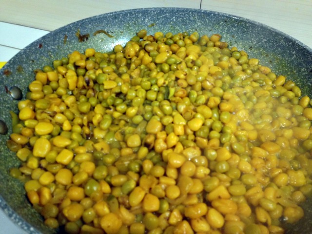 Curcuma fresca e cicerchie: il contorno dal sapore antico che conquista la cucina moderna