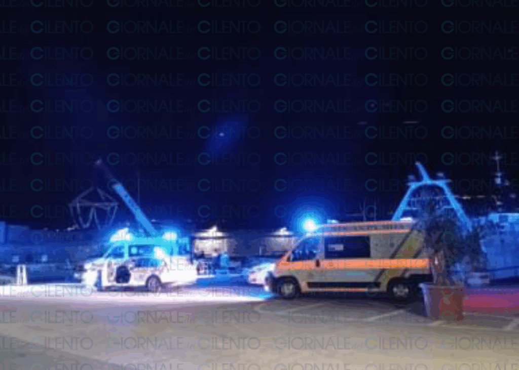 Palinuro, soccorsi al porto: persona recuperata dagli scogli