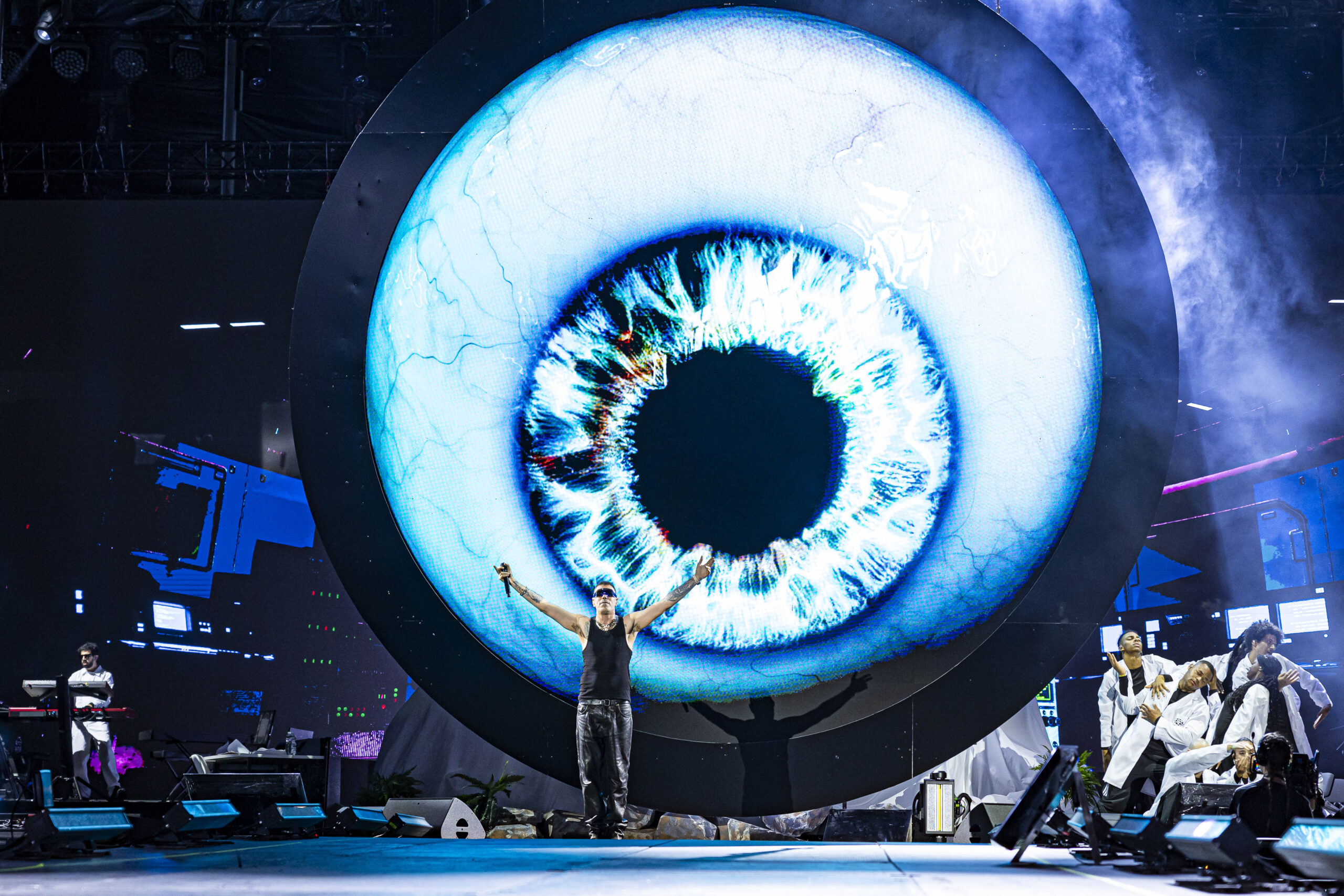 Marracash inaugura da Eboli il tour “Marra Palazzi25”: domani il debutto sold out al PalaSele