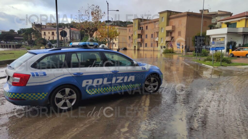 Sapri, famiglia salvata durante l’ondata di maltempo: abitazione sommersa dall’acqua