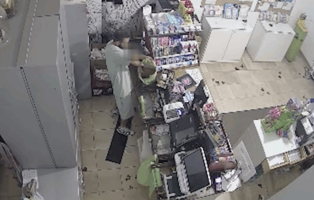 Costiera Amalfitana, furto in un’attività commerciale: due arresti