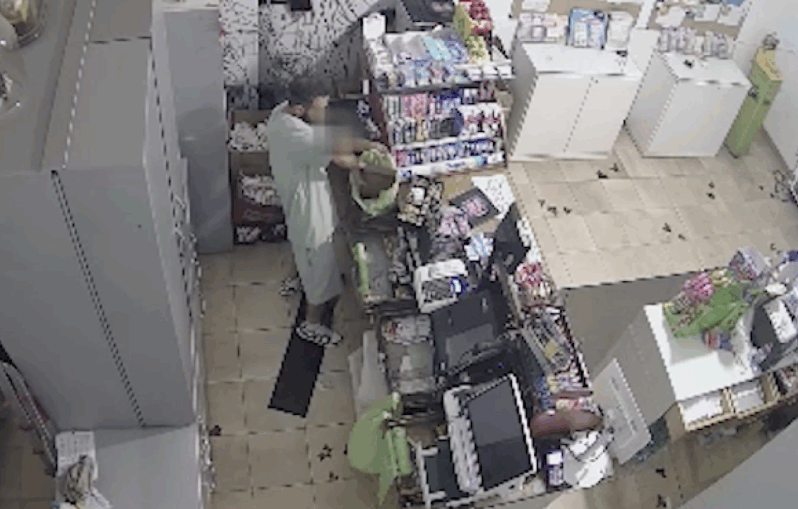 Costiera Amalfitana, furto in un’attività commerciale: due arresti