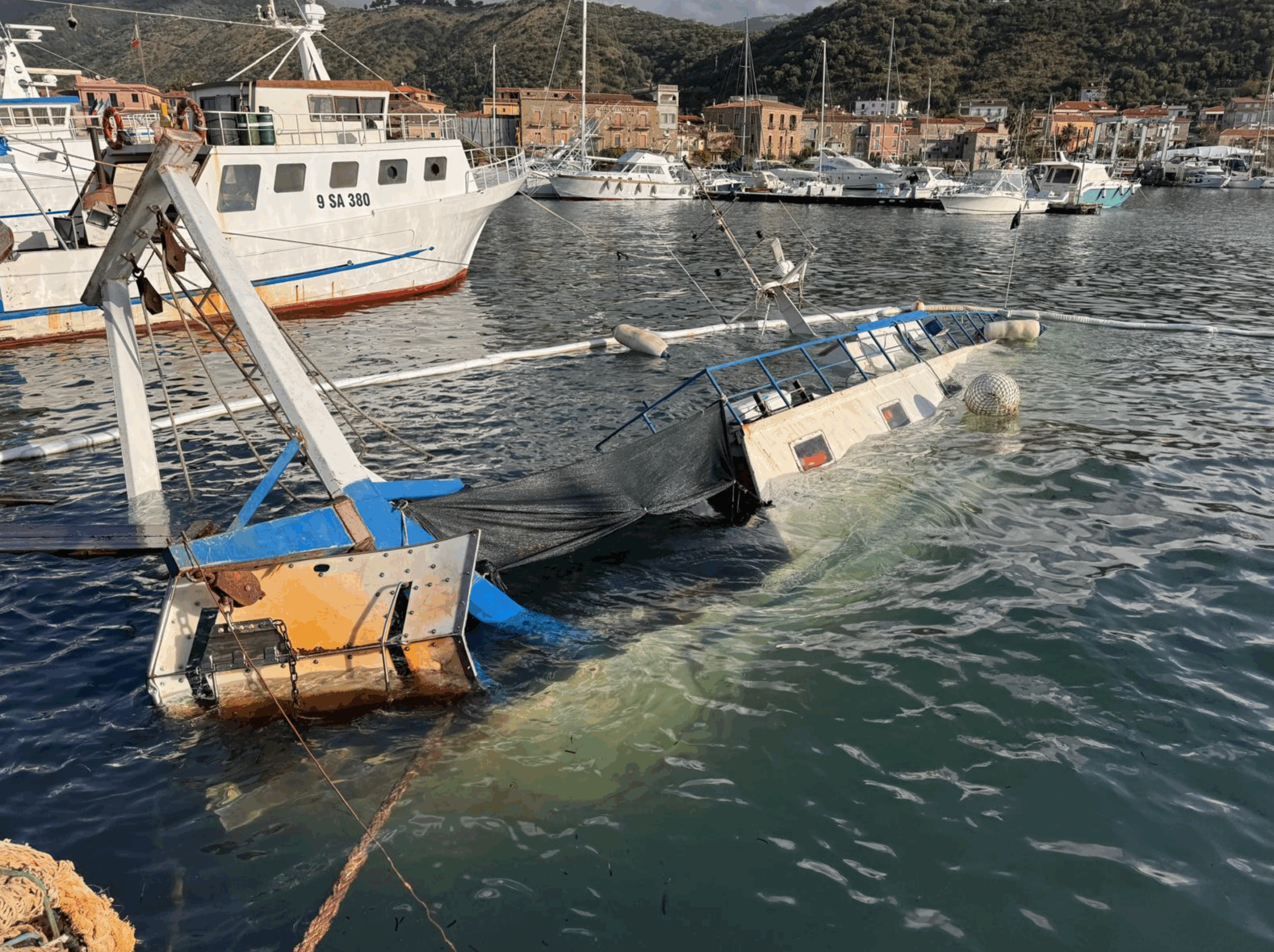 Acciaroli, peschereccio famiglia Vassallo affondato: proseguono operazioni recupero