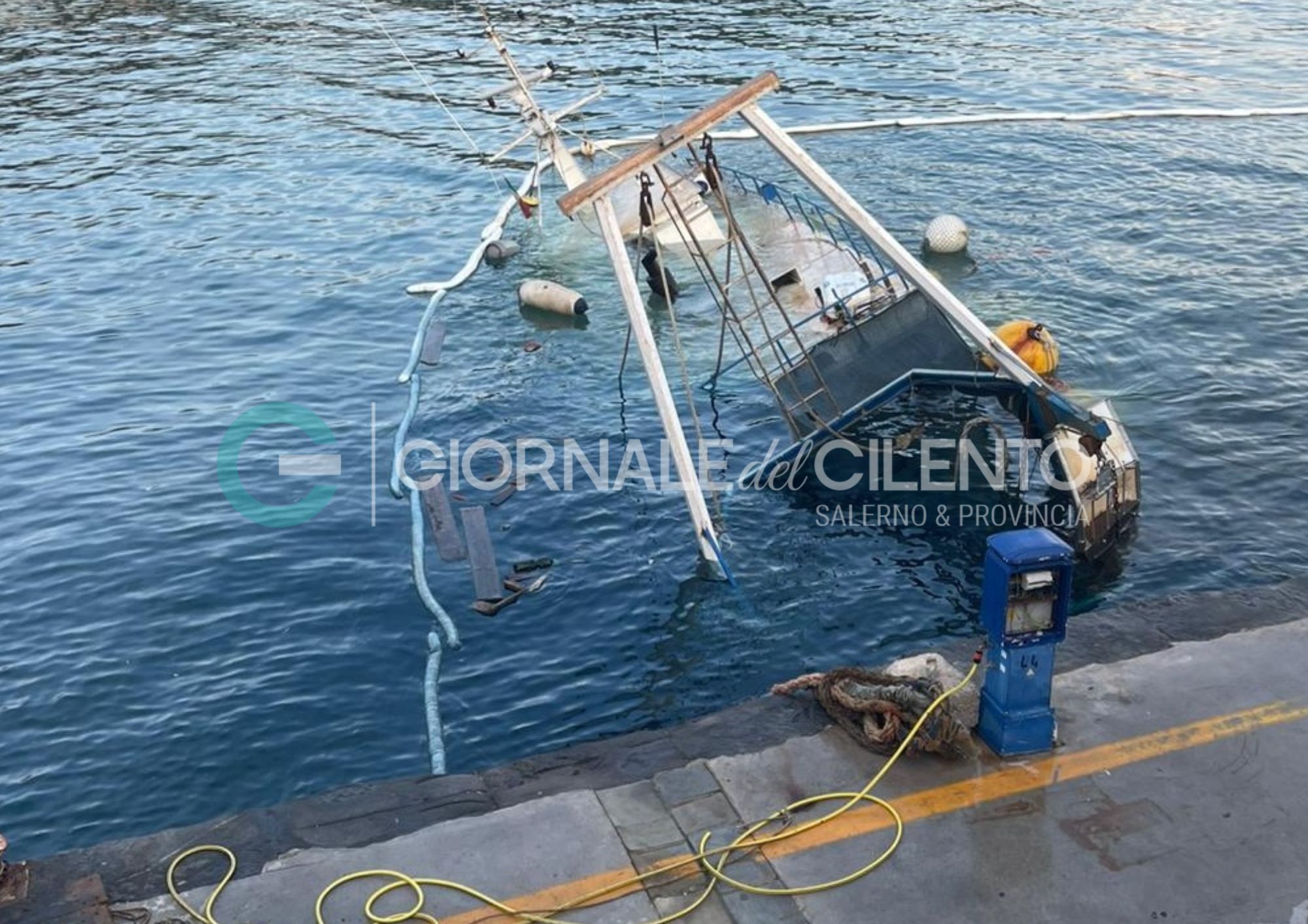 Acciaroli, affonda nel porto il peschereccio della famiglia Vassallo: indagini in corso