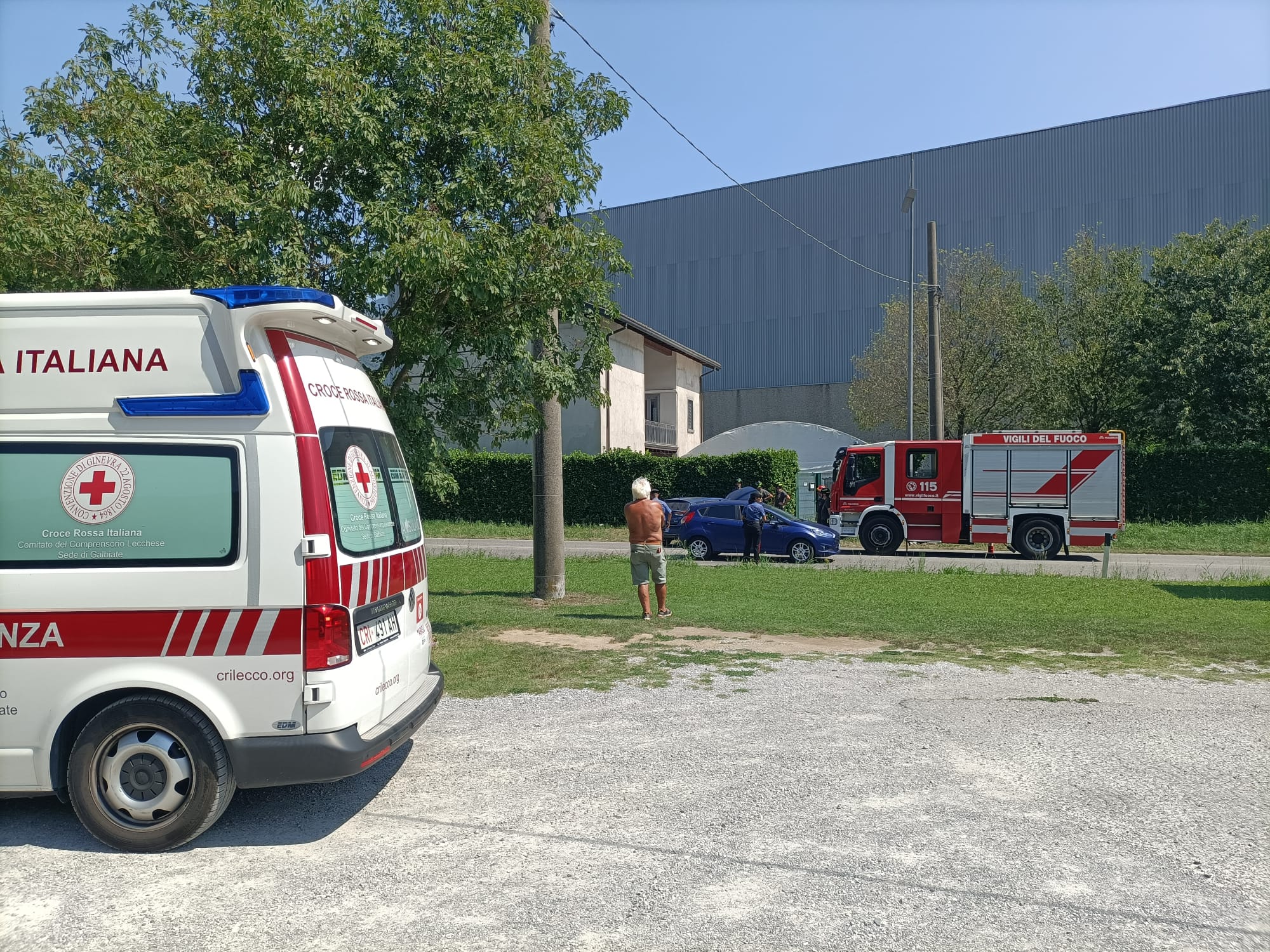 Battipaglia, auto della polizia municipale finisce contro un palo: lieve ferito un agente