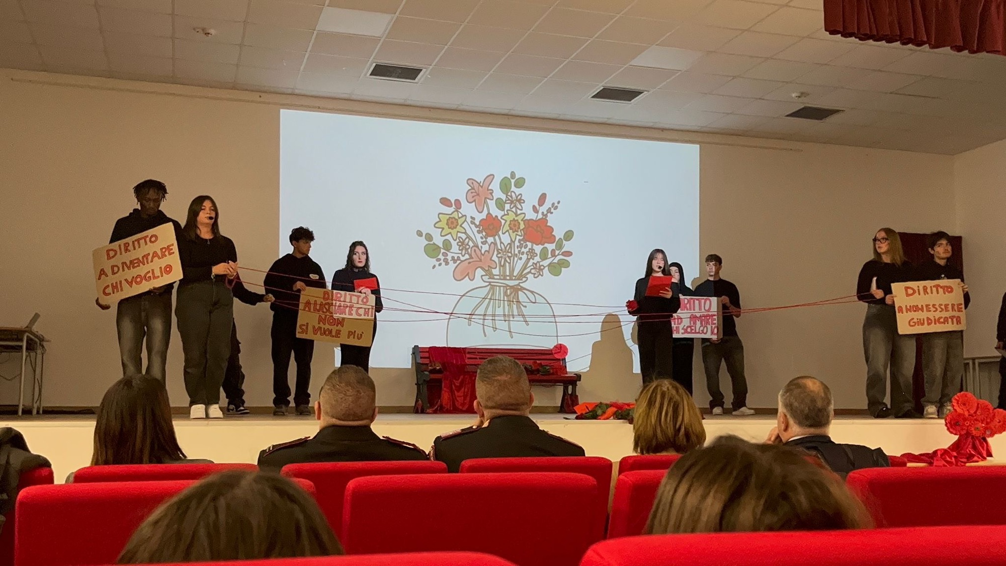 “Filo Rosso”: a Polla la scuola intreccia memoria e impegno contro la violenza sulle donne