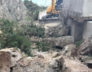 Riaperta la SS 163 Amalfitana dopo il disgaggio massi: torna la viabilità a Cetara