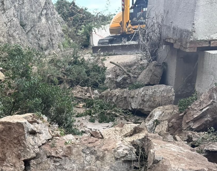 Riaperta la SS 163 Amalfitana dopo il disgaggio massi: torna la viabilità a Cetara