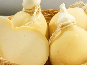Pascoli e microclimi unici, le produzioni di formaggio nel Cilento e Vallo di Diano