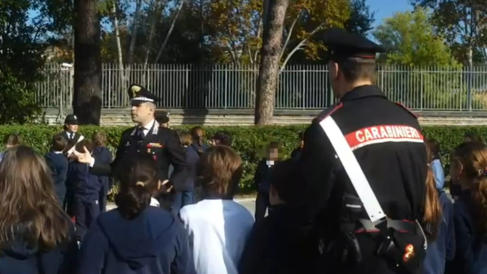 Campagna di comunicazione e responsabilizzazione: carabinieri contro la violenza sulle donne