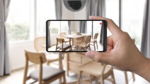 La casa che ci guarda: quando la sicurezza diventa parte dell’arredamento