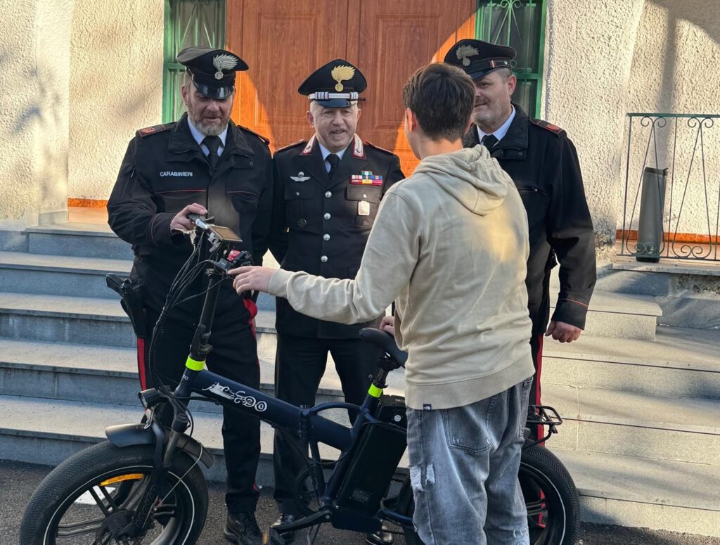 Sapri, ruba un’e-bike in via Camerelle: denunciato un uomo di origini algerine