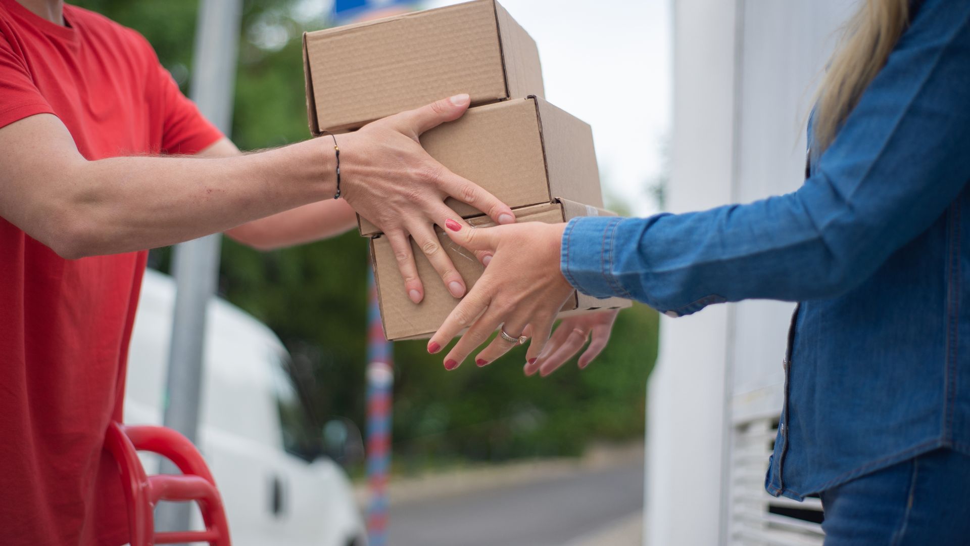 Acquisti online: in arrivo la tassa sui piccoli pacchi provenienti da Paesi extra Ue