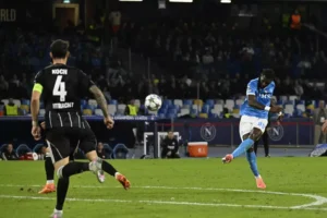 Champions League, il Napoli si ferma ancora: 0-0 con l’Eintracht Francoforte e qualificazione in bilico