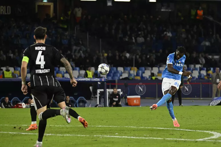 Champions League, il Napoli si ferma ancora: 0-0 con l’Eintracht Francoforte e qualificazione in bilico
