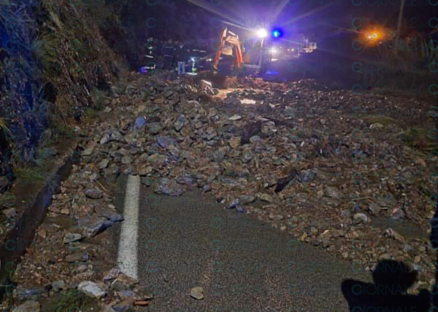 Frana sulla strada tra Lentiscosa e San Giovanni a Piro: traffico interrotto