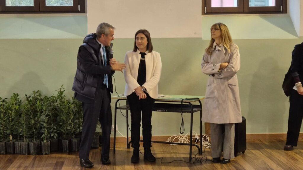 Sala Consilina, per la giornata degli alberi il comune dona piantine ai bambini nati nel 2024
