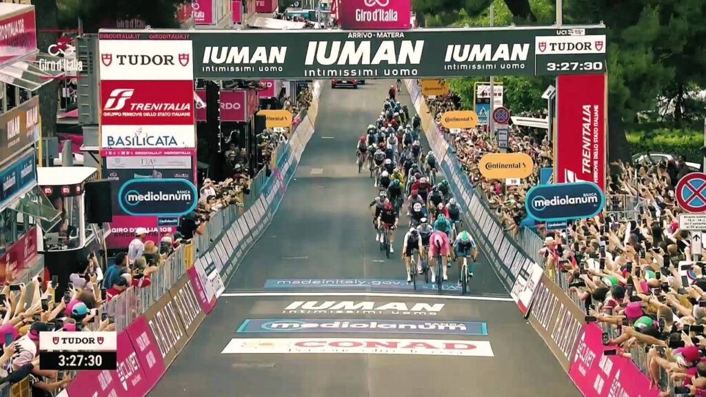 Giro d’Italia 2026, spunta un’indiscrezione: «Una tappa partirà tra i templi di Paestum»