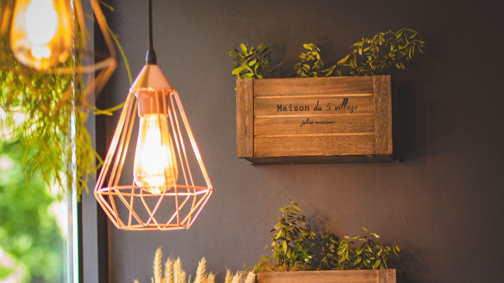 Dalla funzione al design: come scegliere l’illuminazione giusta in casa