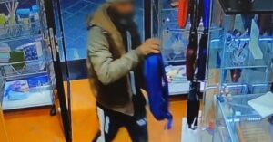 Secondo furto in due giorni, il proprietario: «Siamo esasperati»