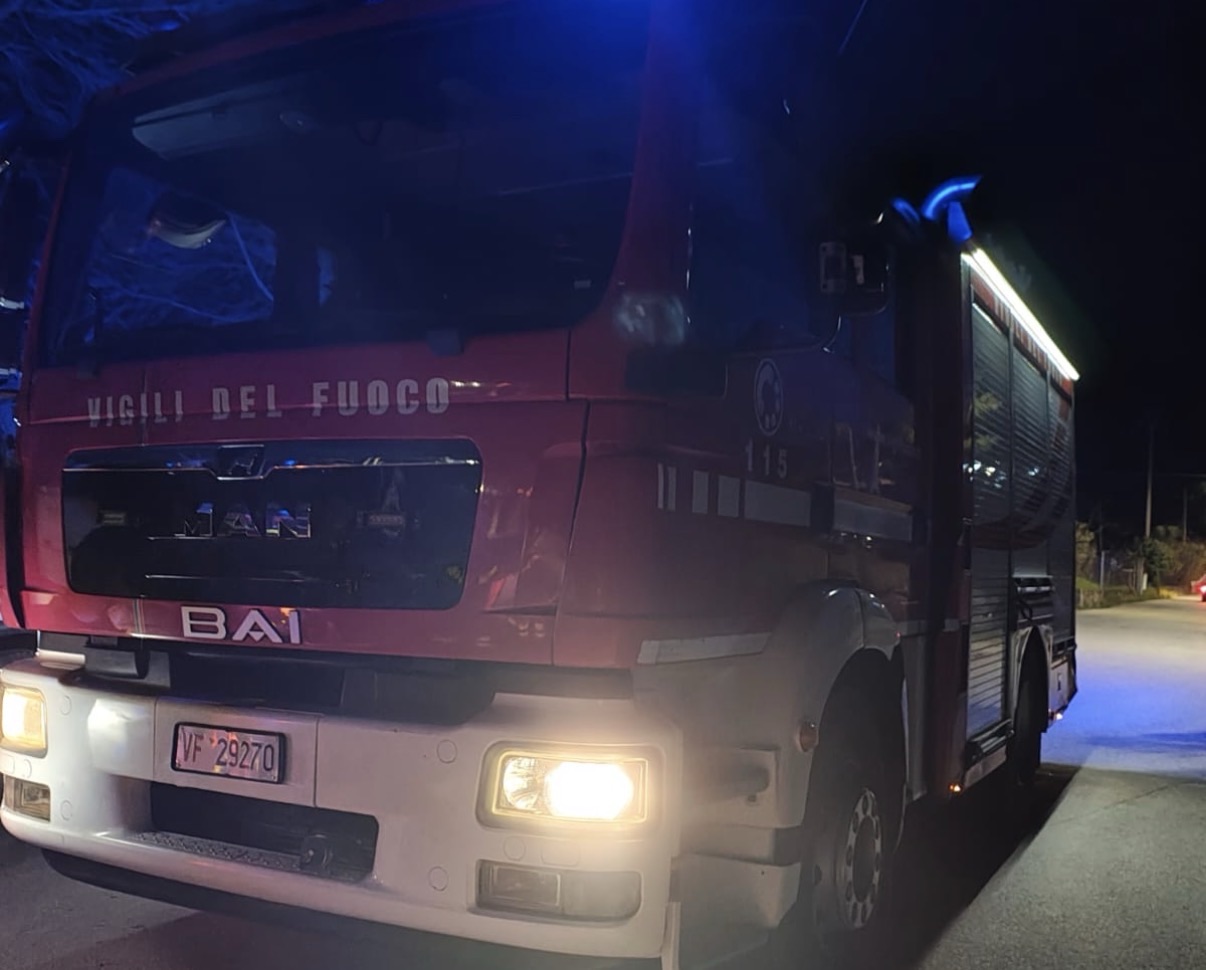 Paura tra i monti di San Rufo: auto impantanata, giovani salvati prima della notte