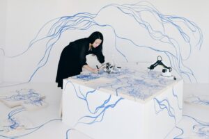 Sougwen Chung, l’artista della sinergia uomo‑macchina